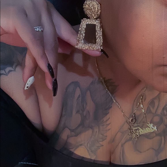 Statement accessories - Picture 1 of 4